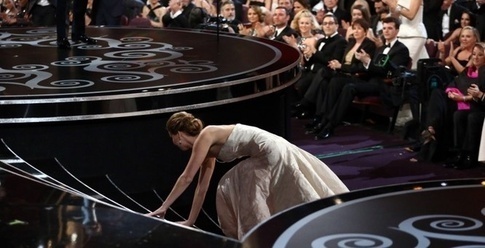 photo of jennifer lawrence tripping on stage